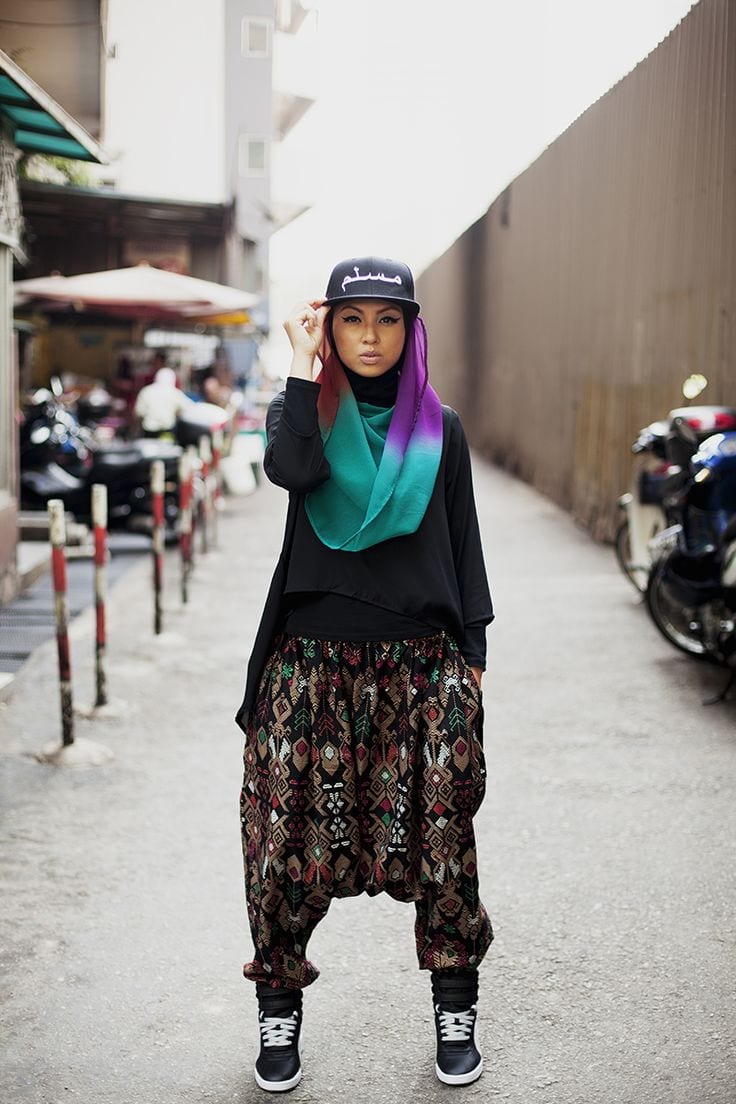 18 ways to wear sneakers with hijab outfit (7)