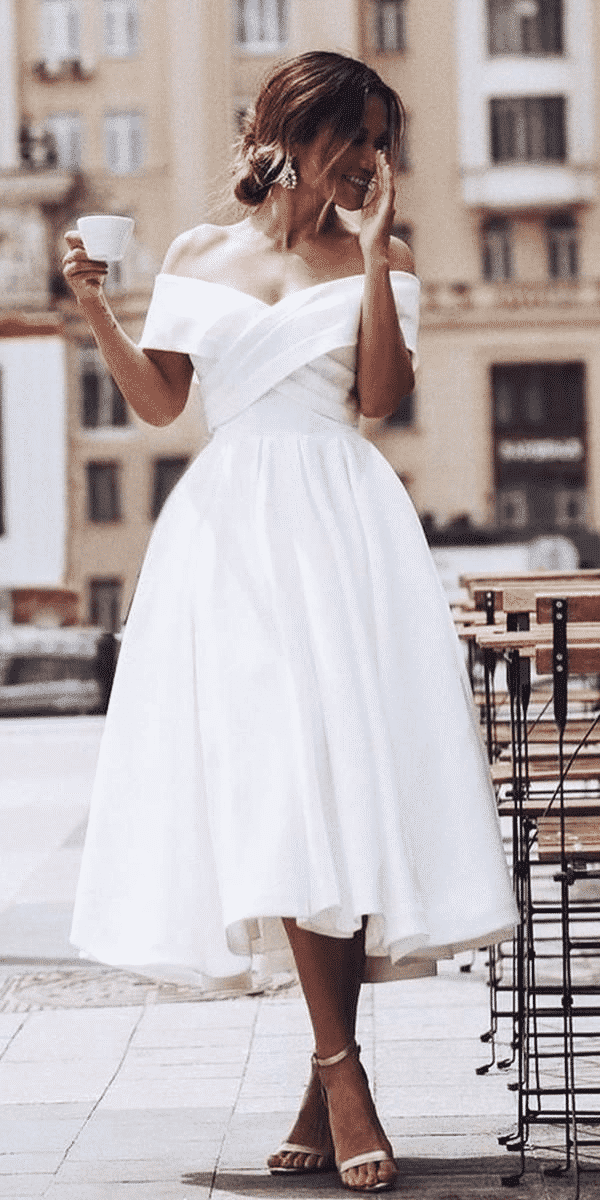 pear shaped body wedding gown