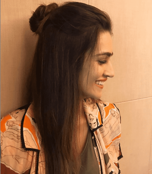 Top Knot Hairdo of Kriti