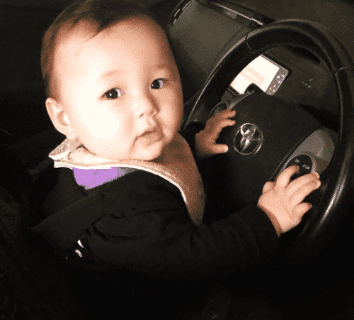 cute Japanese babies in cars