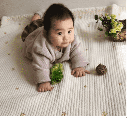 Japanese babies crawling