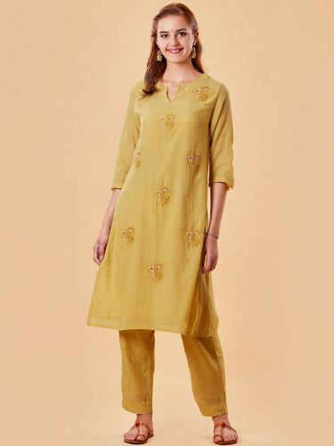 yellow wedding outfits ideas for haldi