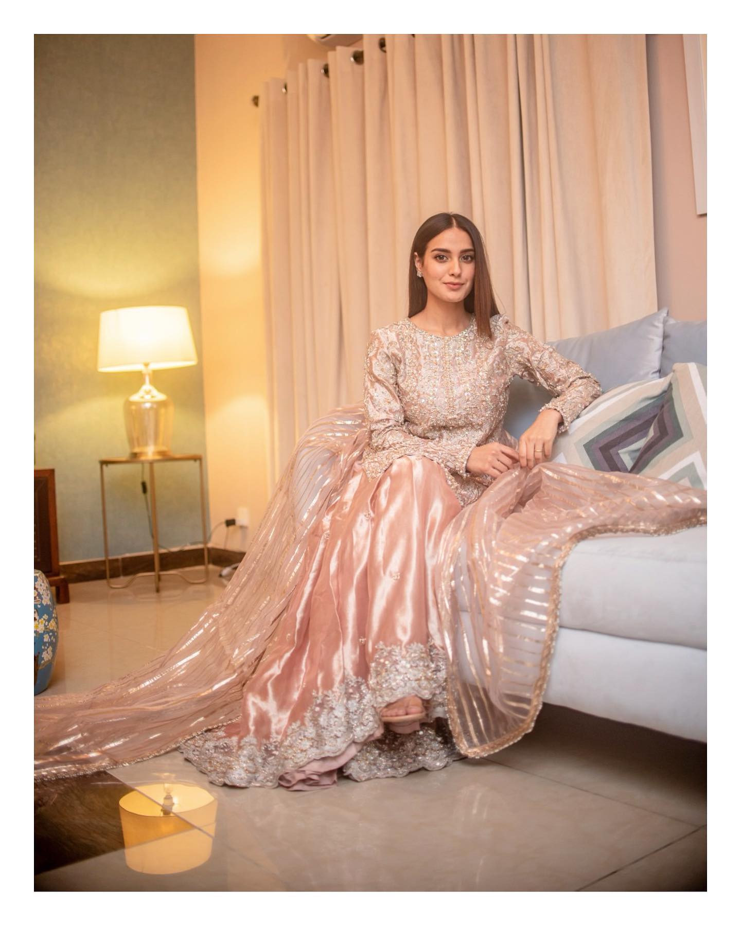 latest festive outfit of Iqra Aziz