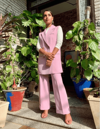 stylish outfit of Iqra Aziz