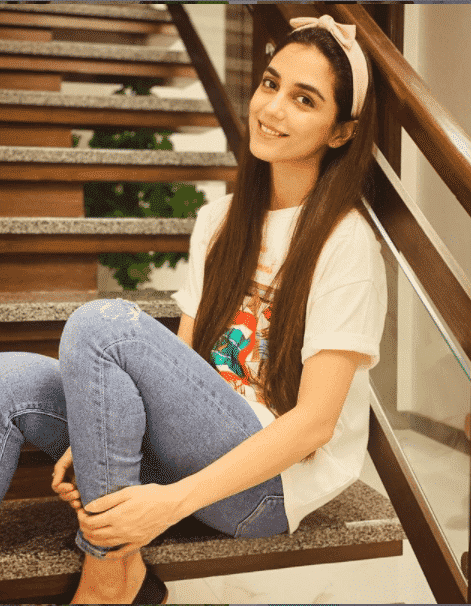 casual outfit of maya ali