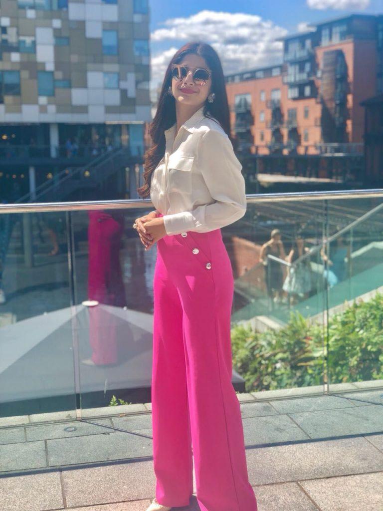 Pakistani Actresses Wearing High Waisted Pants