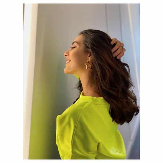 neon look of Iqra Aziz