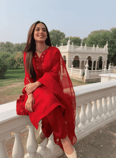 red outfit of Iqra Aziz