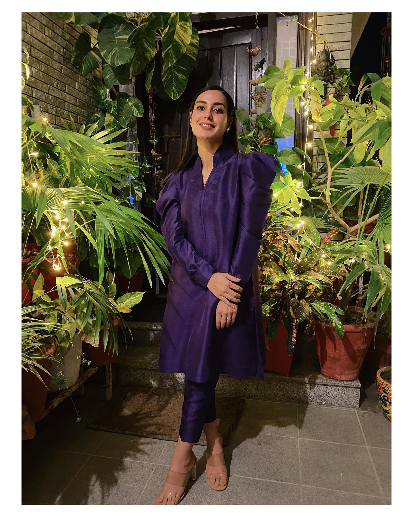 Iqra Aziz Outfits