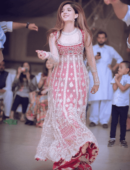 mawra hocane outfits