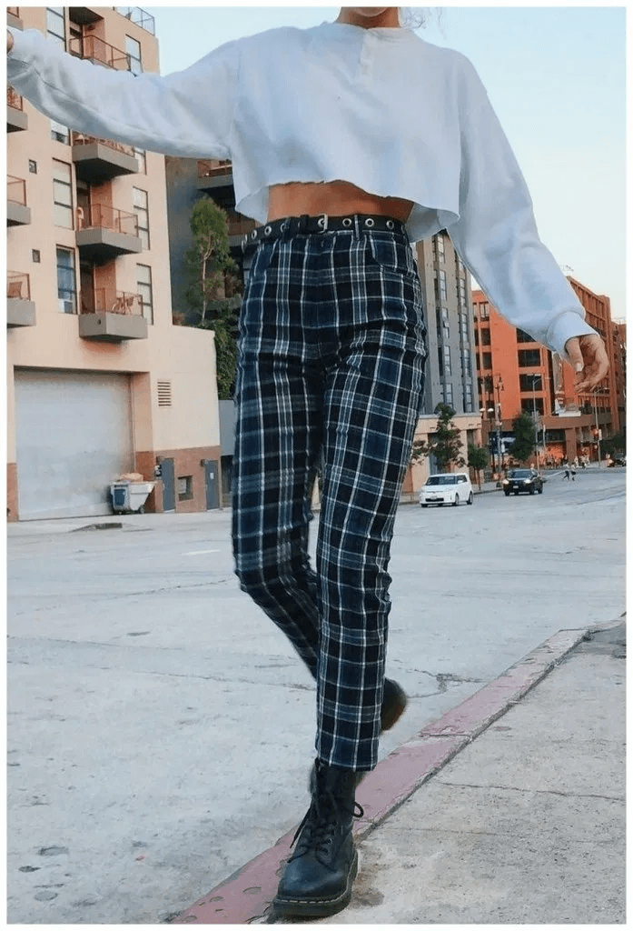 High waisted black and white gird plaid pant with white full sleeves crop top.