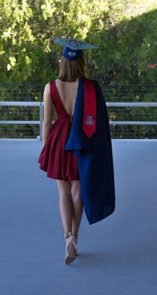 What to wear on a high school graduation 