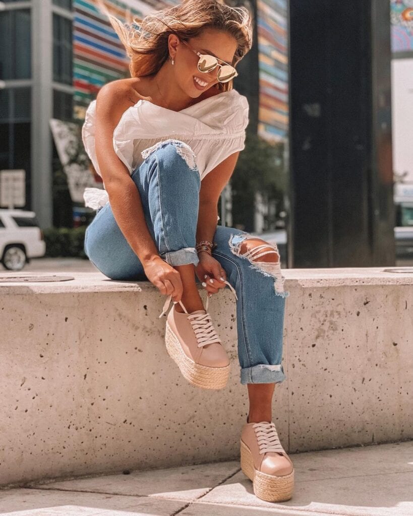 Outfit With Pink Sneakers