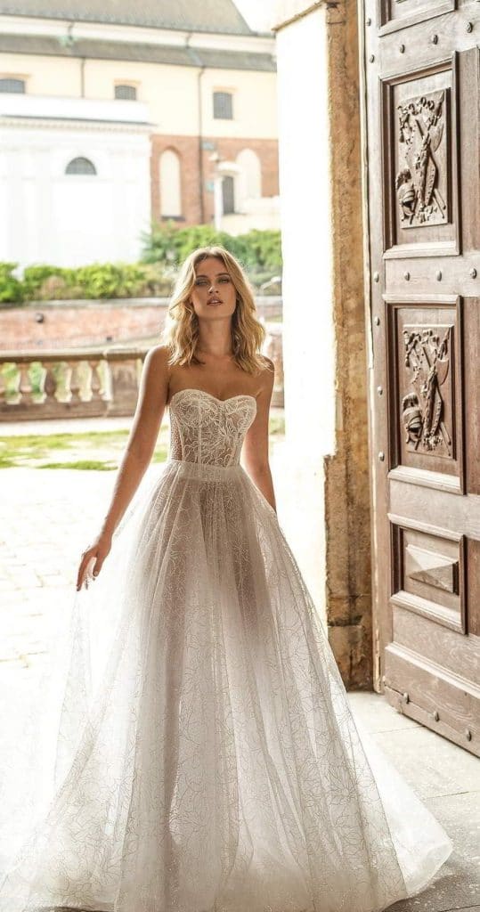 Stylish Wedding Dresses for Skinny Girls